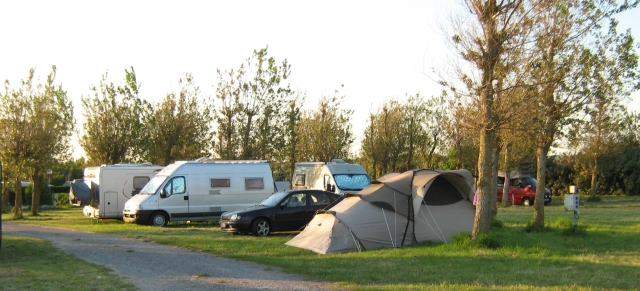 tents, caravans and campervans at the campsite in ambleteuse